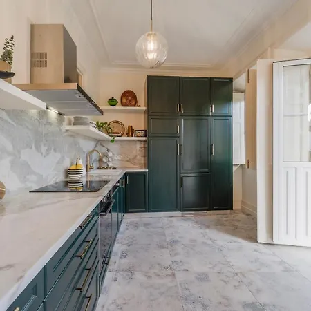 Historic Zone Garden Apartment *